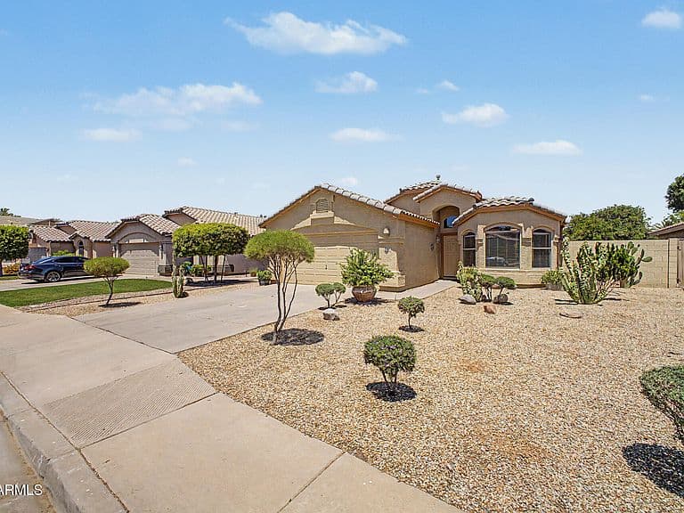 1742 E PONY Lane photo 4