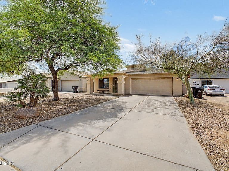 2743 E TAMARISK Avenue photo 1