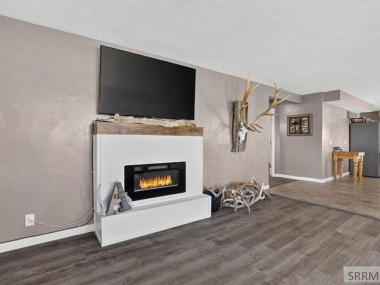 559 Rich Ln photo 4