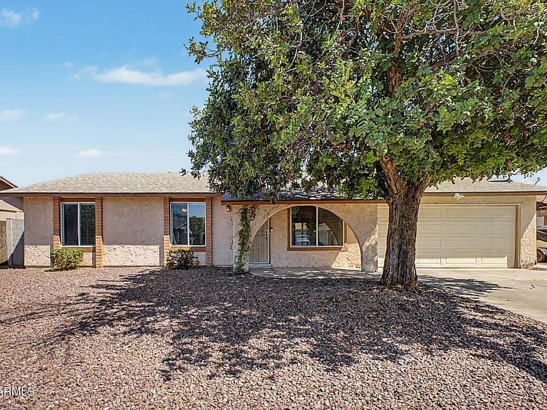 5210 W LUPINE Avenue photo 1
