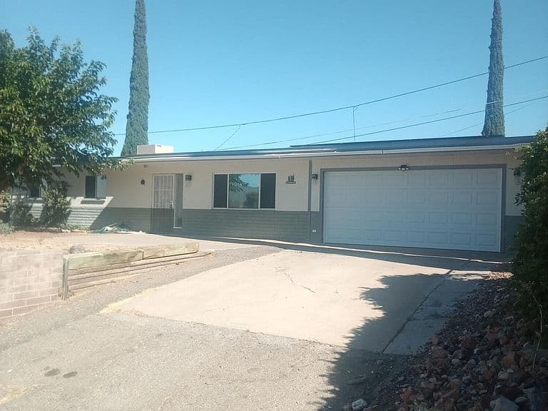 1206 E VISTA Circle photo 1