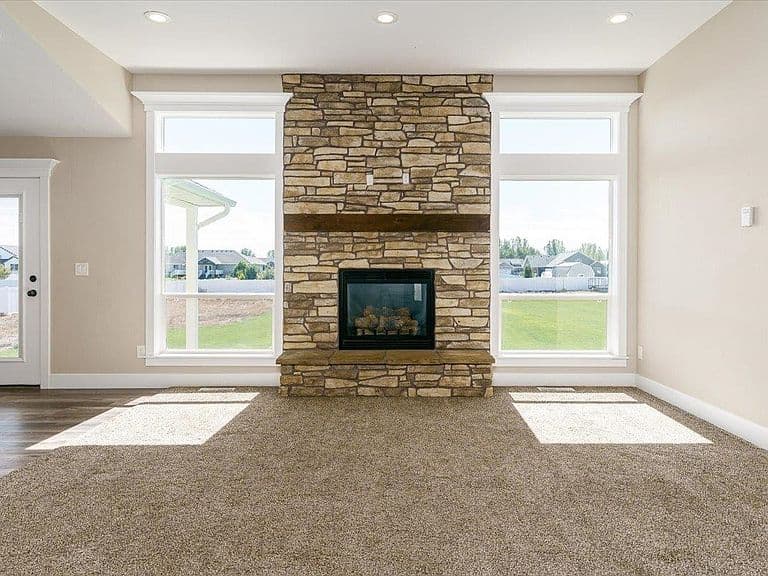 587 W 30 S photo 4