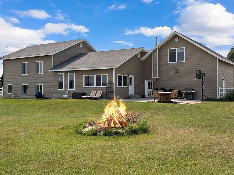 1089 Stonefield Ln photo 1