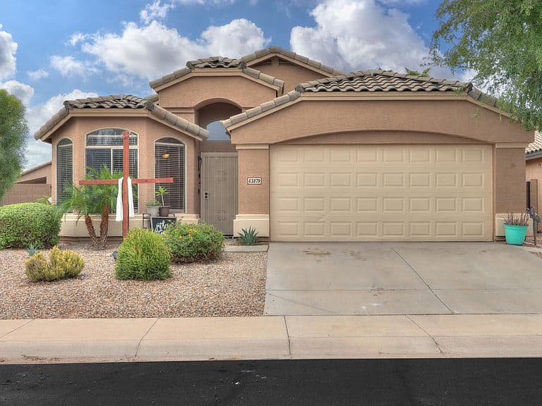 43879 W CAHILL Drive photo 1