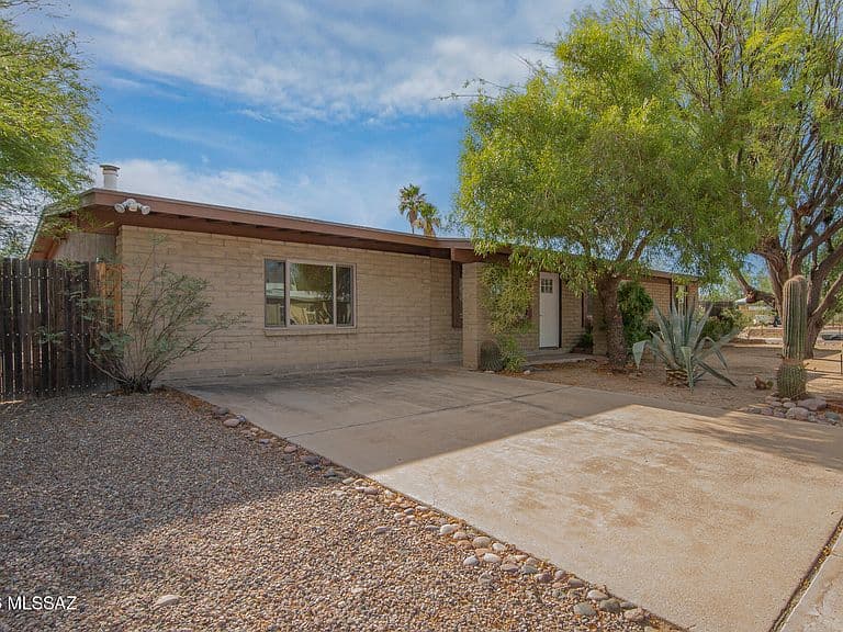 2302 W Sumaya Pl photo 2