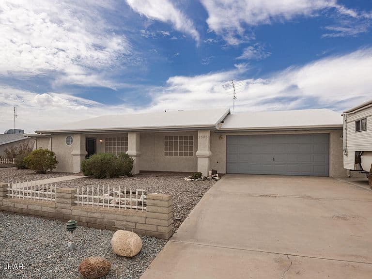 2585 Hacienda Pl photo 3
