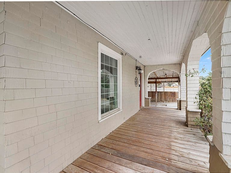 204 Harrison St photo 4
