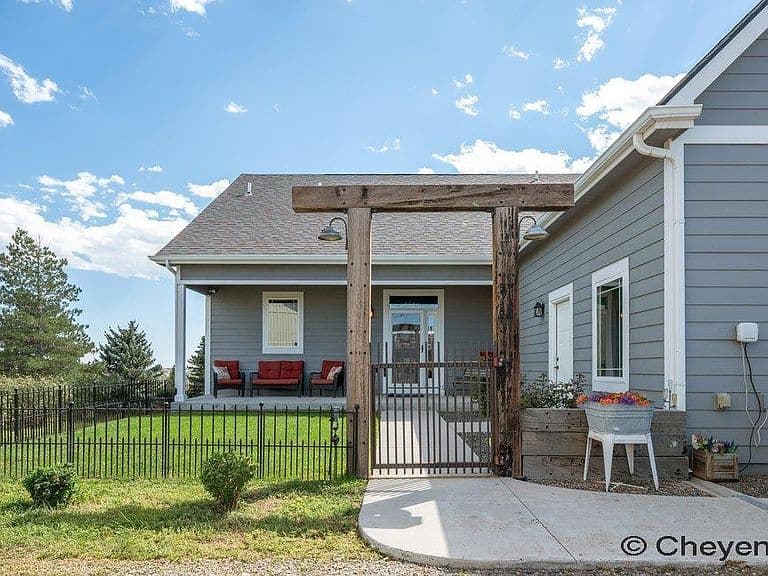 9713 Yellowstone Rd photo 1