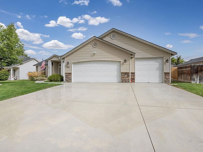 440 E Northridge Dr photo 2