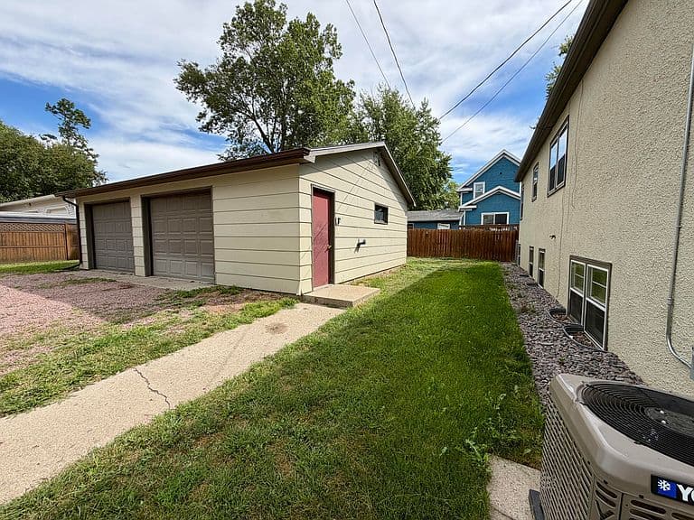 257 9th St SE photo 3