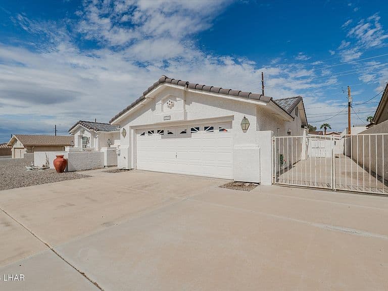 2819 Palo Verde Blvd N photo 5