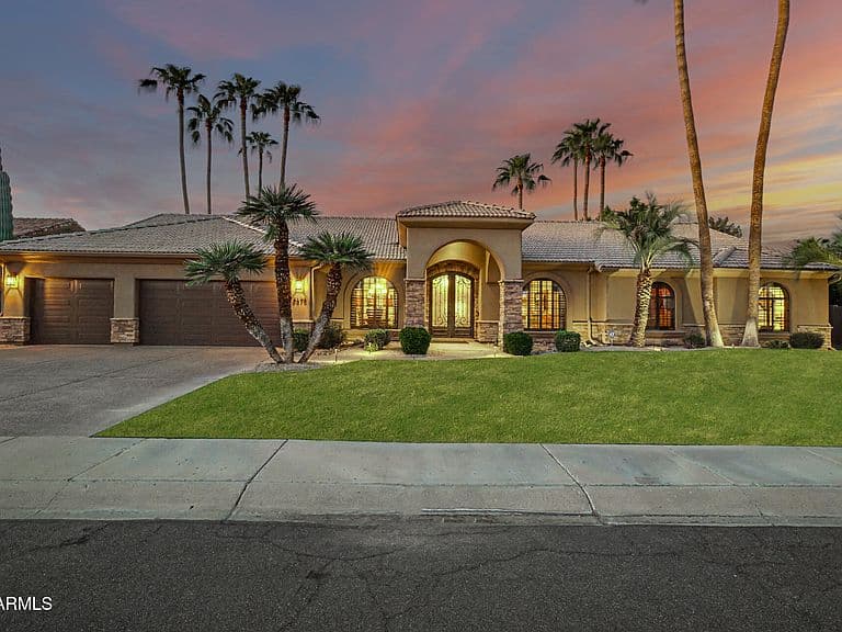 8678 E WINDROSE Drive photo 2