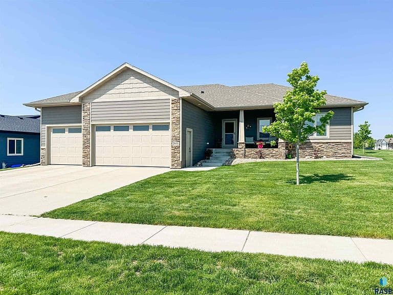 2601 E Sunburst Dr photo 2