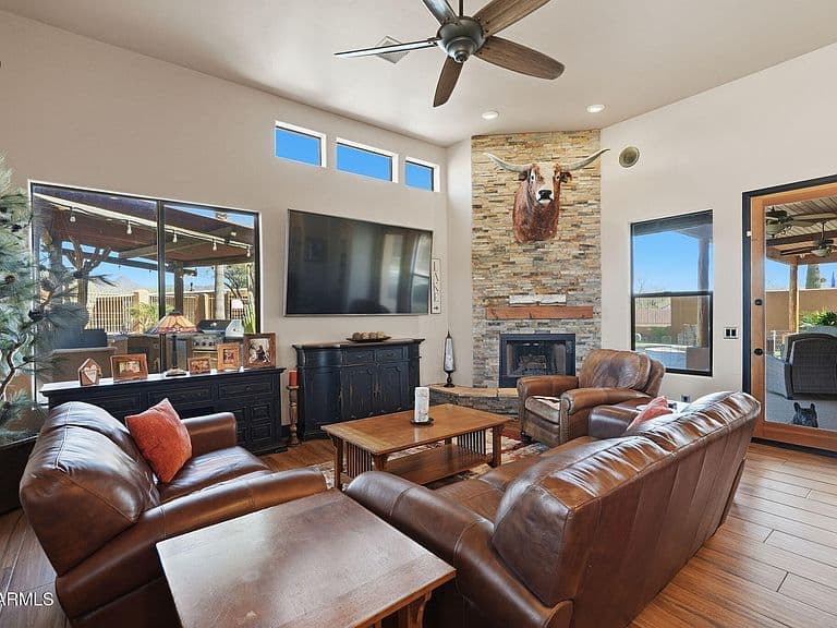 1114 E Carlise Road photo 4