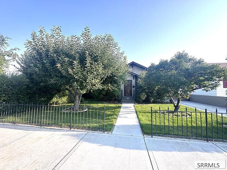 394 W 19th St photo 1