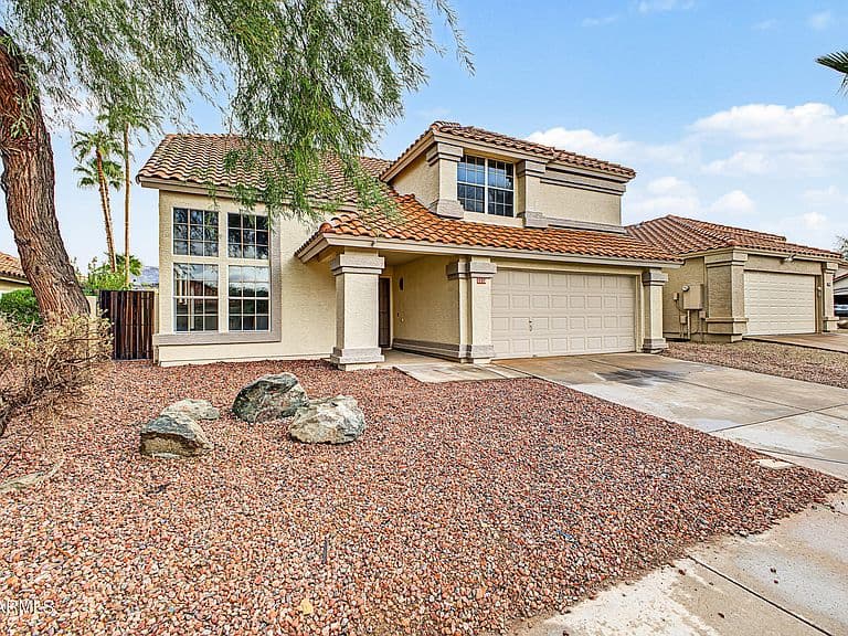 1210 E AMBERWOOD Drive photo 4