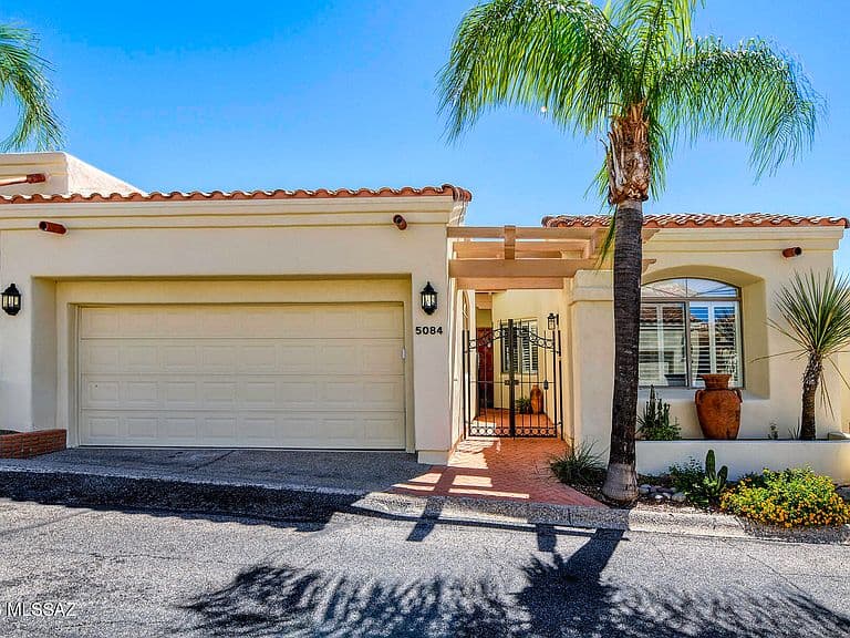 5084 E Calle Brillante photo 1