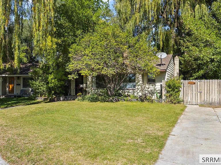 131 Beacon Dr photo 1
