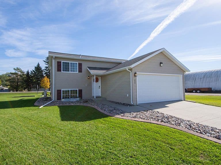 223 Maple Pointe Blvd photo 1