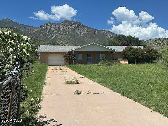 8112 S HIGH Road photo 1