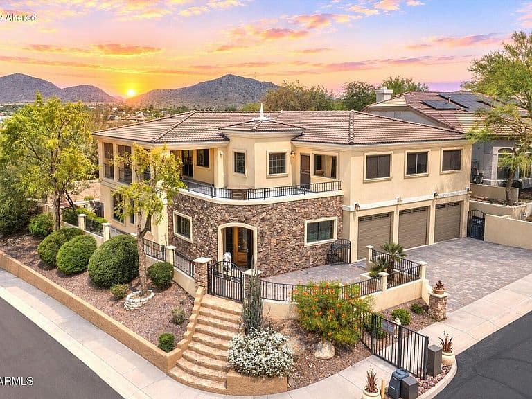 1304 E VILLA THERESA Drive photo 1