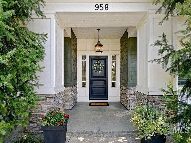 958 N Lionbridge Pl photo 3