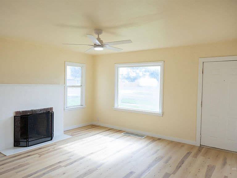 830 Broadway Ave N photo 5