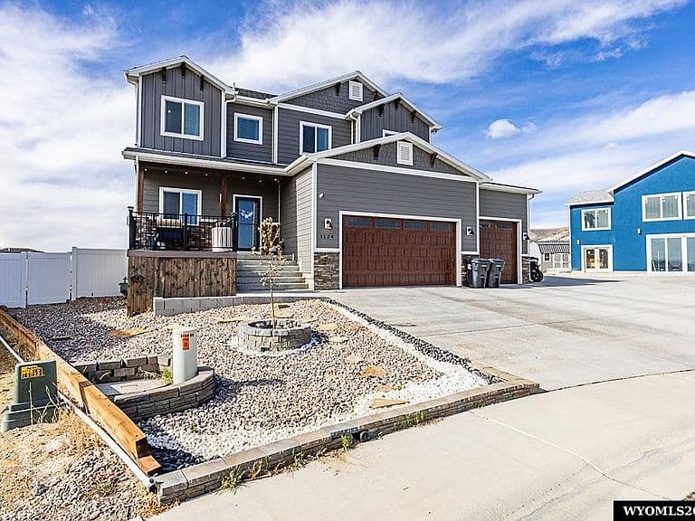 1124 Dawning Dr photo 1