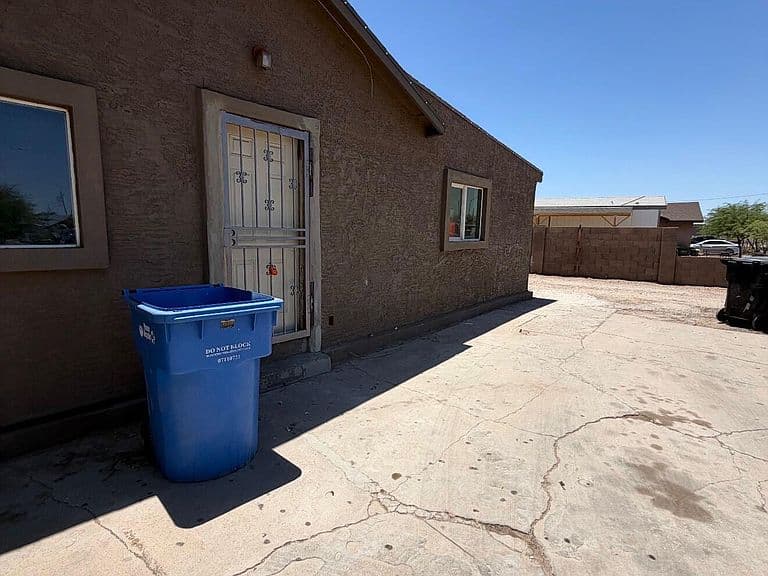 1709 E ENCINAS Lane photo 3