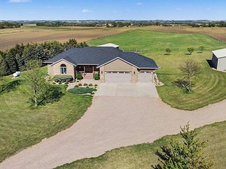 25558 472nd Ave photo 1