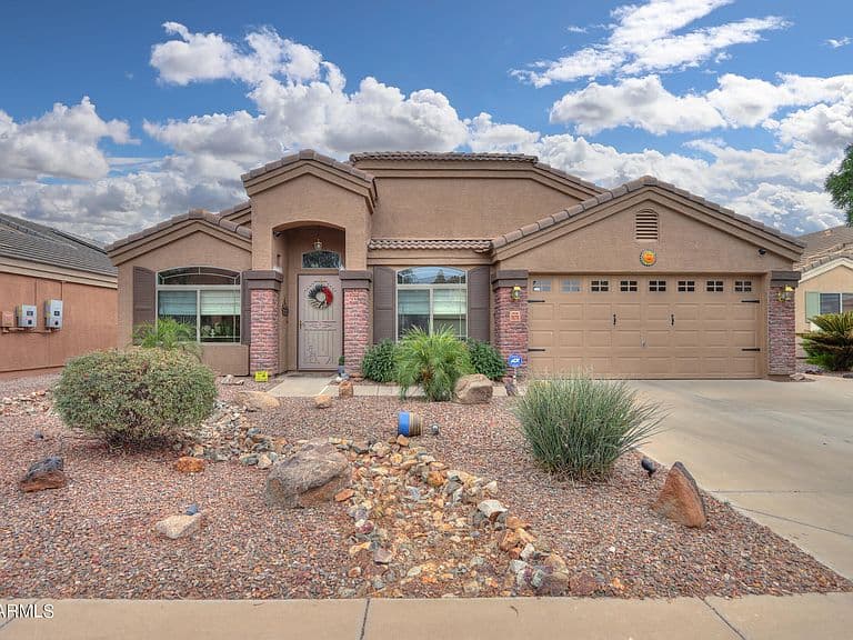 1679 E Angelica Dr photo 2