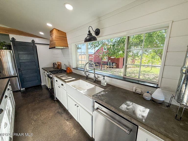 979 W Road 1 N photo 5