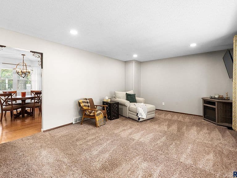 1717 S Judy Ave photo 2
