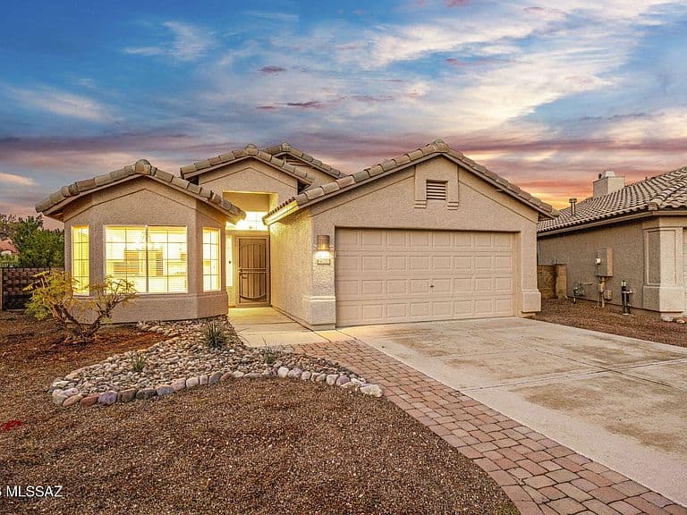 2566 W Bluffs Peak Ct photo 2