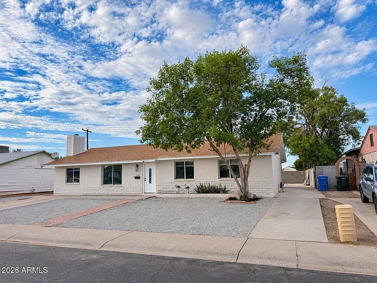 8108 W TRAFALGAR Avenue photo 3