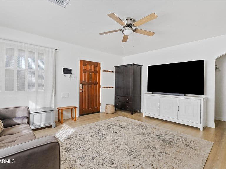 1709 N 16th Ave photo 5