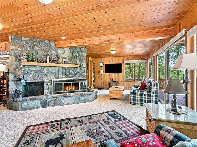 230 Matterhorn Dr photo 4