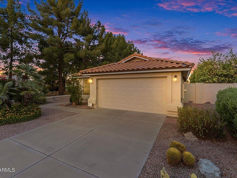 1517 S ASH Drive photo 3