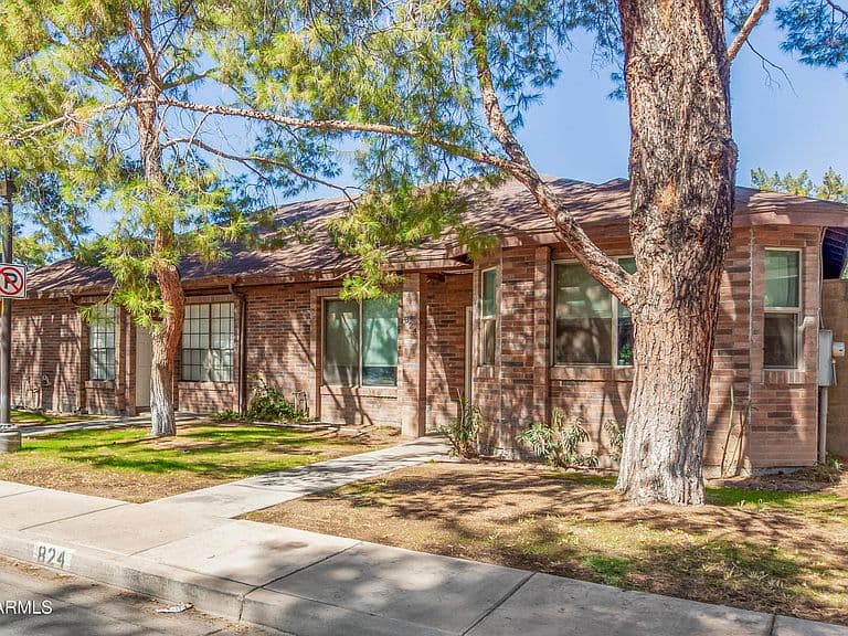 824 E Bruce Avenue photo 4