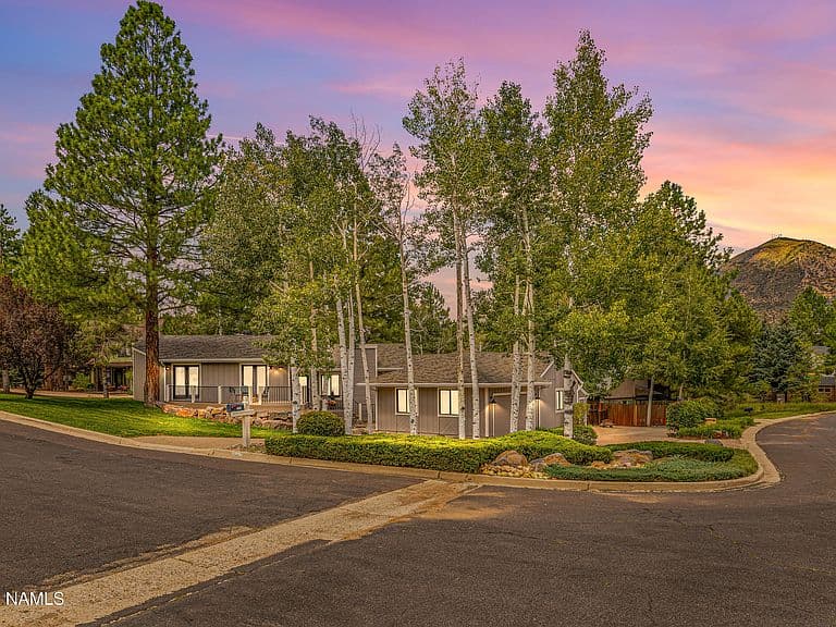4460 E Moonshadow Ln photo 1