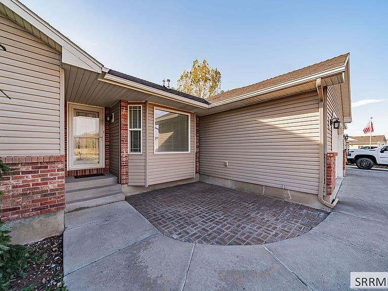 3320 E Woodside Dr photo 5