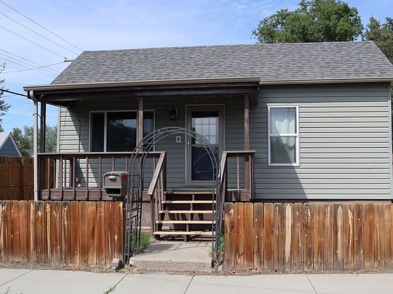 413 E Bell St photo 1