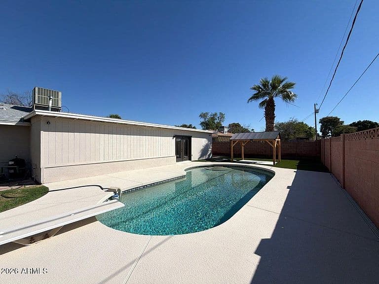 717 W CACTUS WREN Drive photo 1