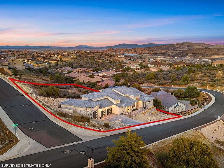 124 ROTONDA Way photo 2