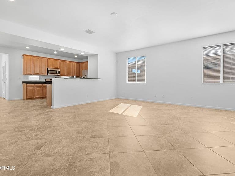 19601 W Washington Street photo 5