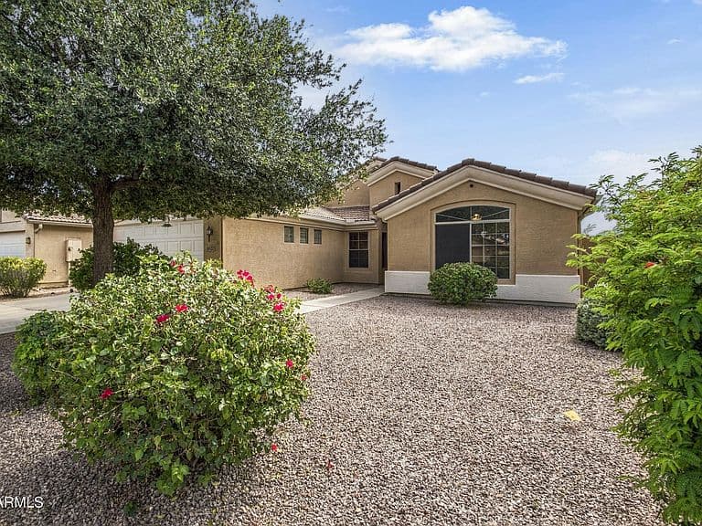 8637 W APACHE Street photo 2