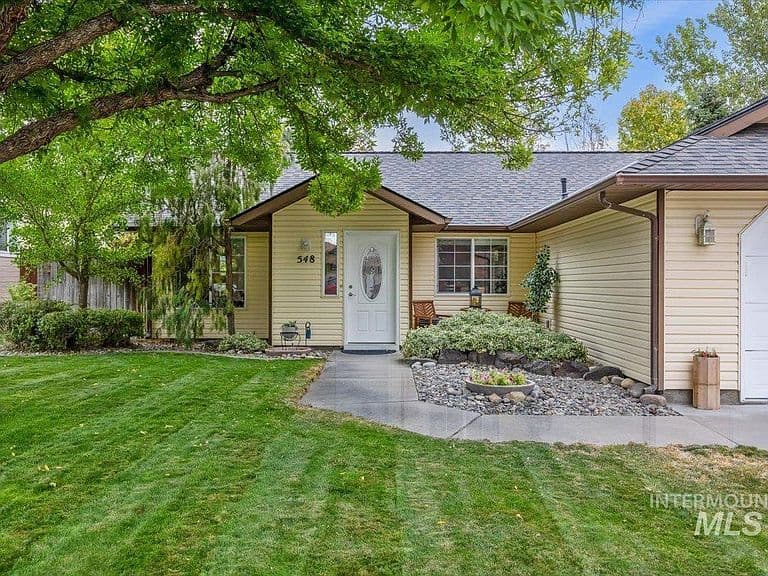 548 Elizabeth Park Dr photo 3