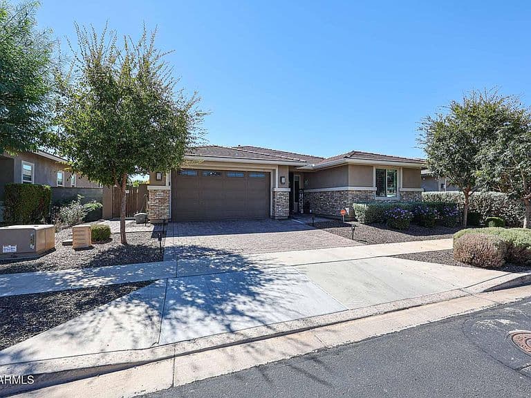 14665 W CORRINE Drive photo 1