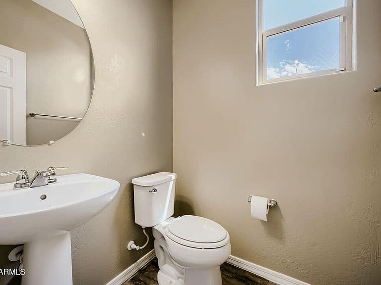 16379 W Latham Street photo 5