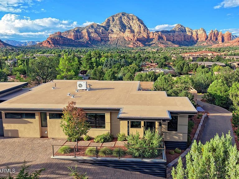 2405 ROADRUNNER Road photo 1